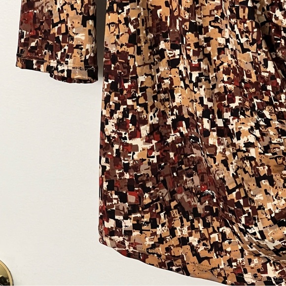 Brown Tan Wrap Top Size XL Abstract Artsy 3/4 Sleeve Dressbarn Blouse V-Neck LNC - Picture 5 of 12